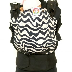 E-0008 (4) Cookiie baby carrier - Embrace - Chevron twist on black