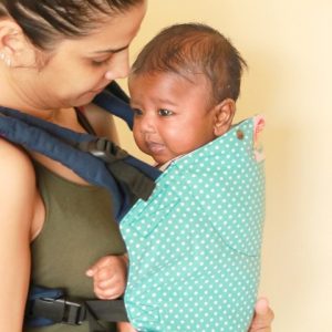 S-2025 (2) Cookiie baby carrier Original - spotty mint on navy blue